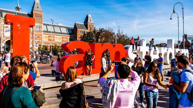 De stad roert zich: blijf af van de I amsterdam-letters