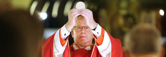 De paus zaait twijfel, vindt kardinaal Eijk