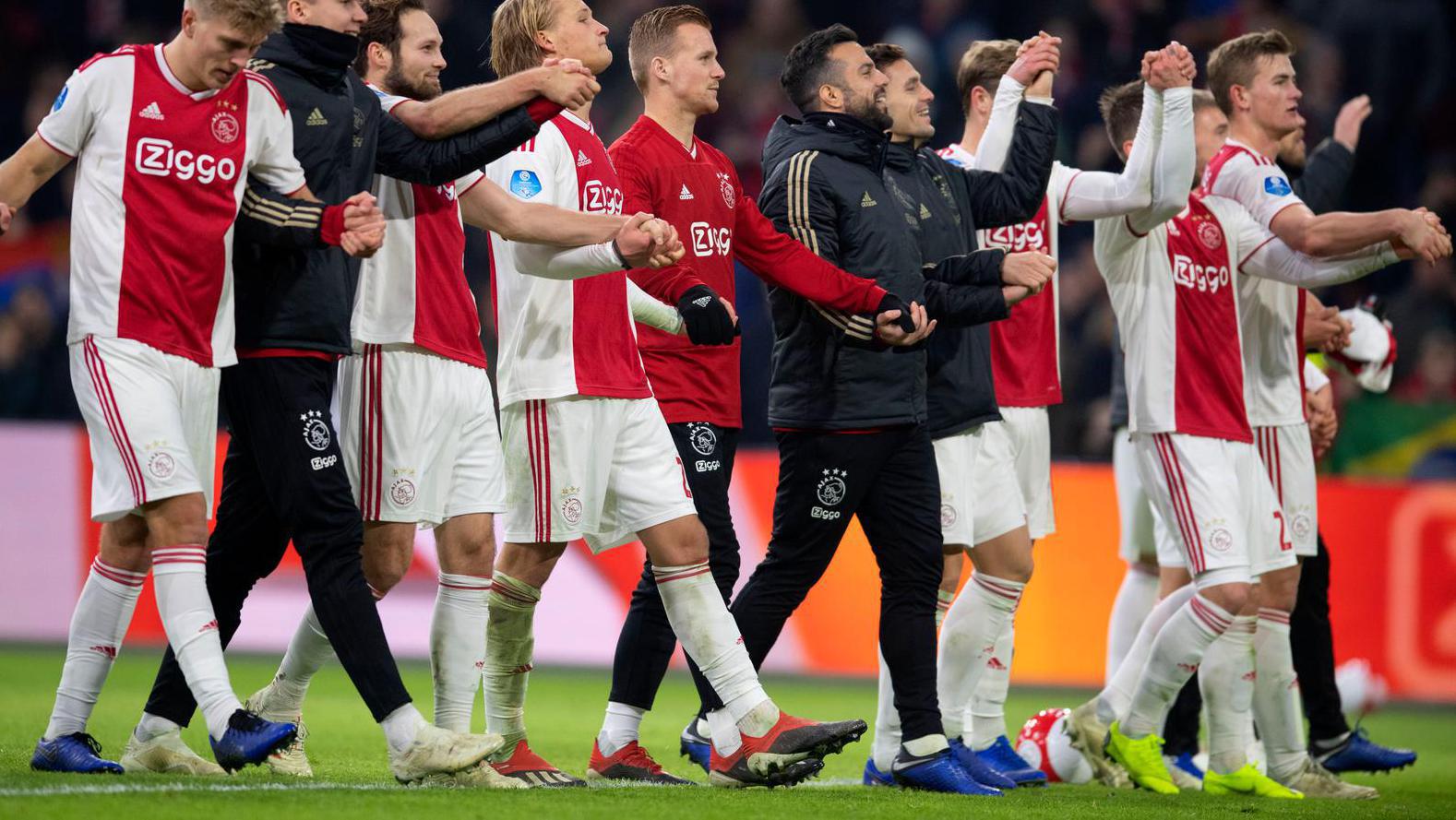 Ajax sluit eerste seizoenshelft af in Galgenwaard