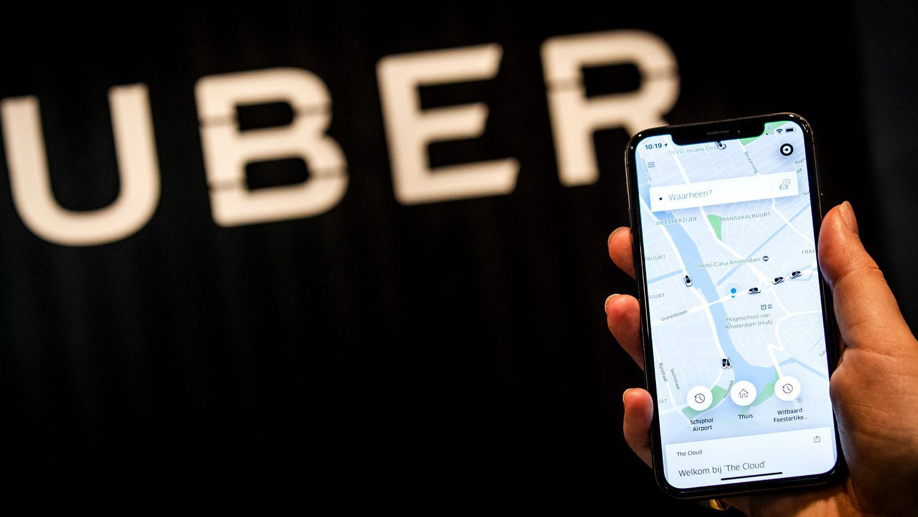 Met roep om verbod Uber neemt druk op taxibedrijf toe